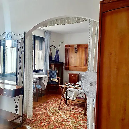 Πανσιόν Katrina Tihany